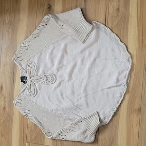 Kaktus Women's size M over-sized Cream Sweater